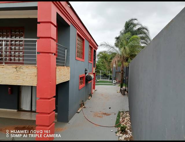 1,200M² GUESTHOUSE FOR SALE IN THOHOYANDOU RURAL